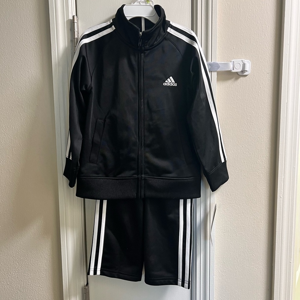 Adidas track suit size 4T